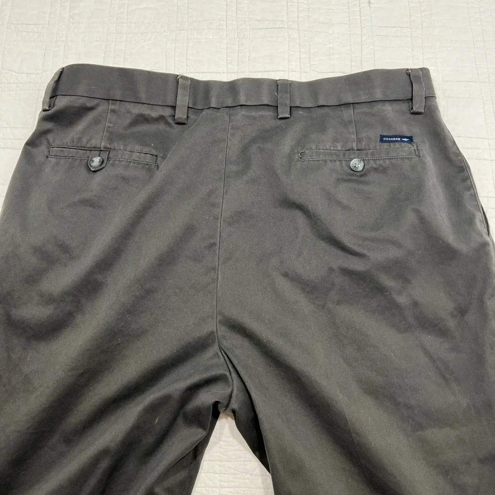 Dockers D2 Straight Fit Pleated Chinos Mens 38x34 Charcoal Gray Cotton Pants